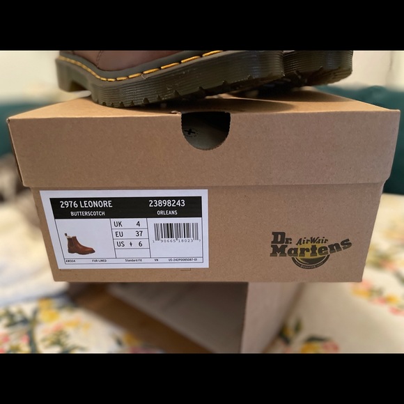 Dr. Martens Leonore Chelsea Boot - Picture 6 of 6